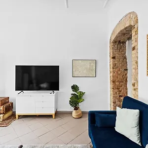 Apartment Arbio I Rustic Loft In Reuterkiez